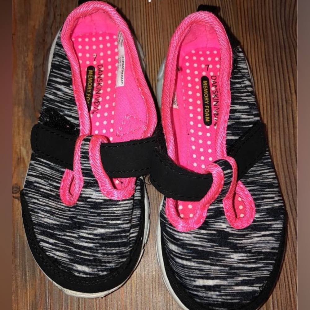 Size 7 Danskin memory foam slides